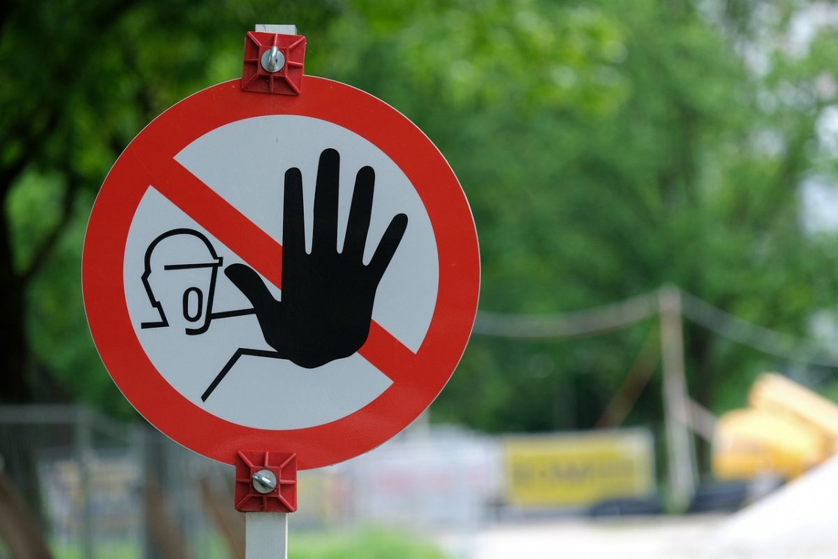 Foto Warnschild an Baustelle von Nicky auf Pixabay